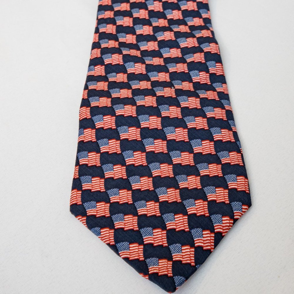 American Traditions Flag USA Tie 100% Silk 58 x 4